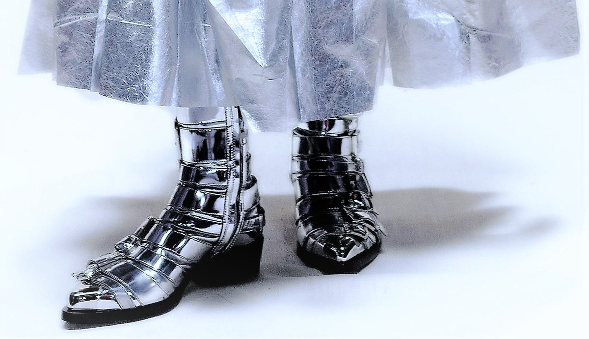 í want everything here ❤️‍🔥
But í *NEED* these boots... 🙏 
#McQueenAW22