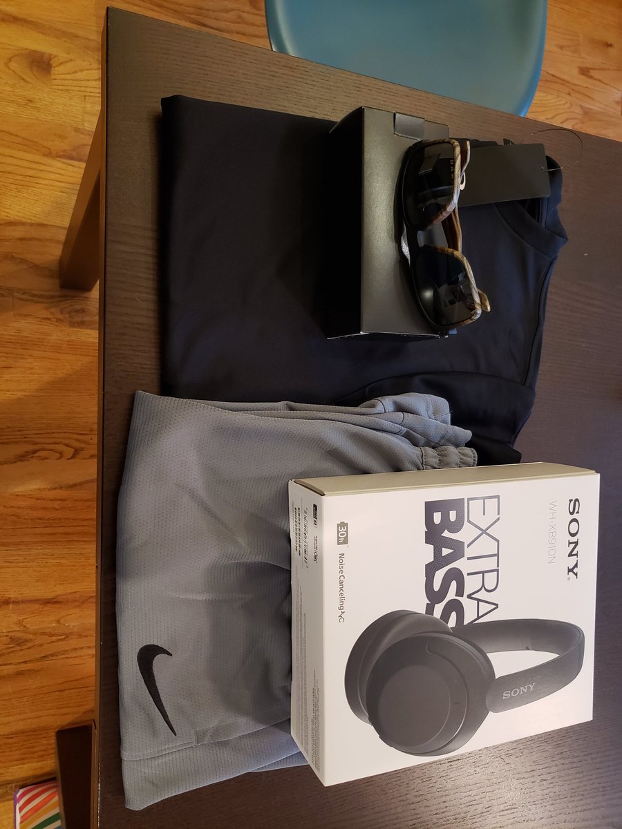 Thanks for the gifties and updated family photo, 🐥ball!