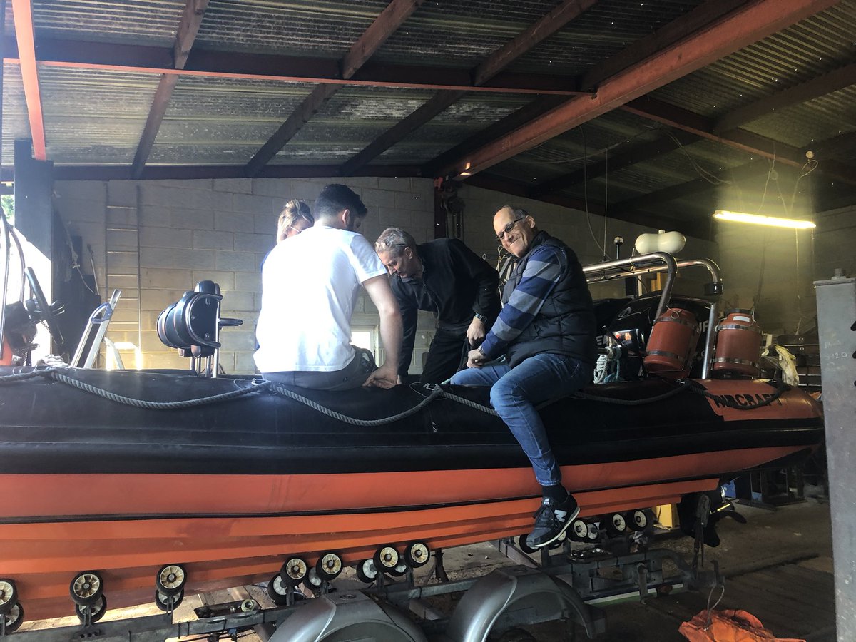 1105_bsac's tweet photo. Boat maintenance with help of our club members 👌 Great atmosphere and food Ready for #2022 #diving season  ‼️‼️‼️‼️‼️‼️@BSACdivers @1105_bsac #scuba #sea #boat https://t.co/AVmrqGdw5R