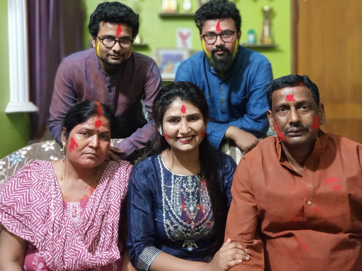 AYUSHSINHA147's tweet photo. Happy Holi !!!
#HoliFestival #family #fun https://t.co/HlEgc0j9Vh