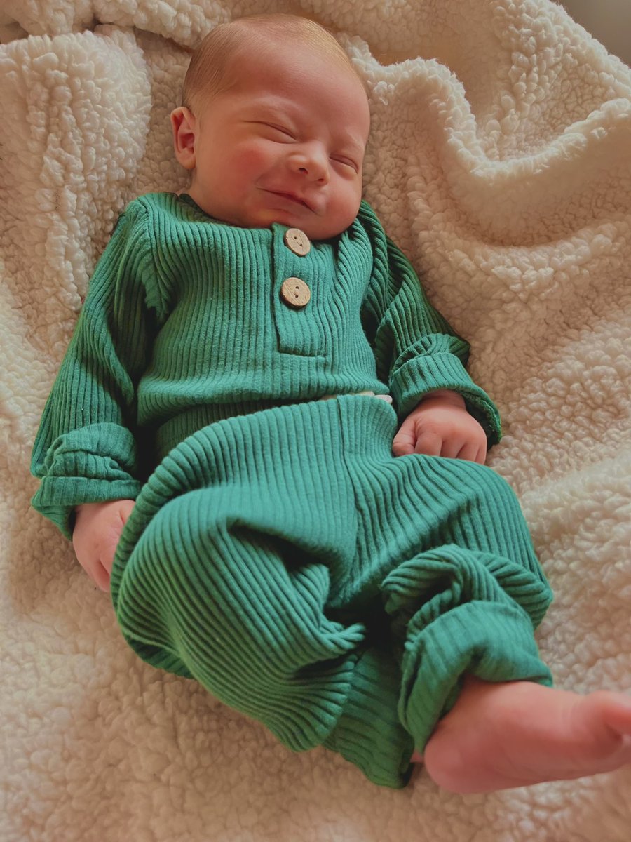 lindsslayyy's tweet photo. Twitter fam, 
Meet my beautiful son. 🤍
Remington Paul Shelton 
03/14/2022 https://t.co/RDQdTMXJXI