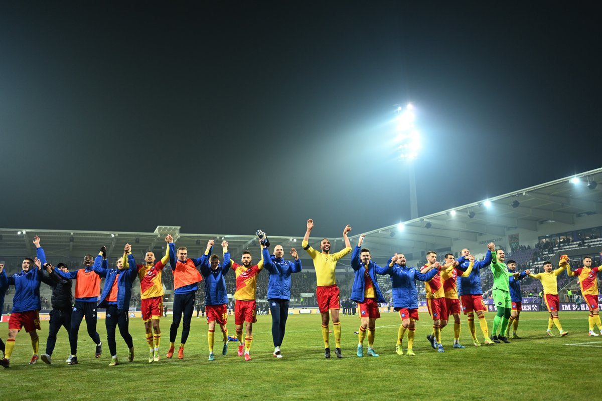 KarlsruherSC's tweet photo. 📸 Ihr könnt nicht genug bekommen vom gestrigen Abend? 💙 Dann gibt's jetzt die Bildergalerie für euch ➡️ https://t.co/gYLjRiV0f0
#AUEKSC #KSCmeineHeimat https://t.co/kLUlLV1Sn9