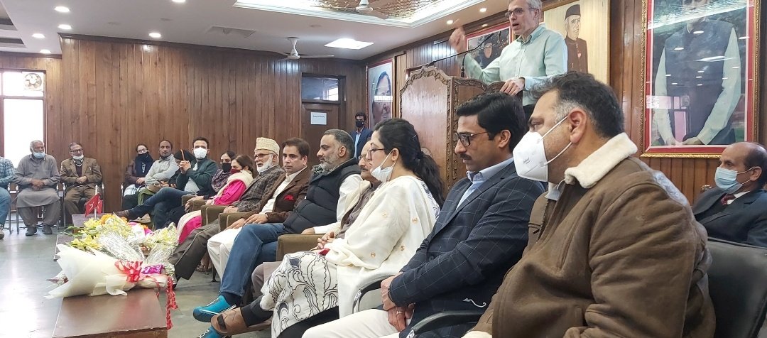 JKNCganderbal's tweet photo. Vice-President @OmarAbdullah felicitates Chief Spokesperson @tanvirsadiq and team: State Spokesperson @ImranNDar, Provincial Spokesperson @IfraJan_. GS Ali Muhammad Sagar was present on the occasion. They congratulated them &amp; wished them good luck for strengthening the party. https://t.co/louwJn7EoJ