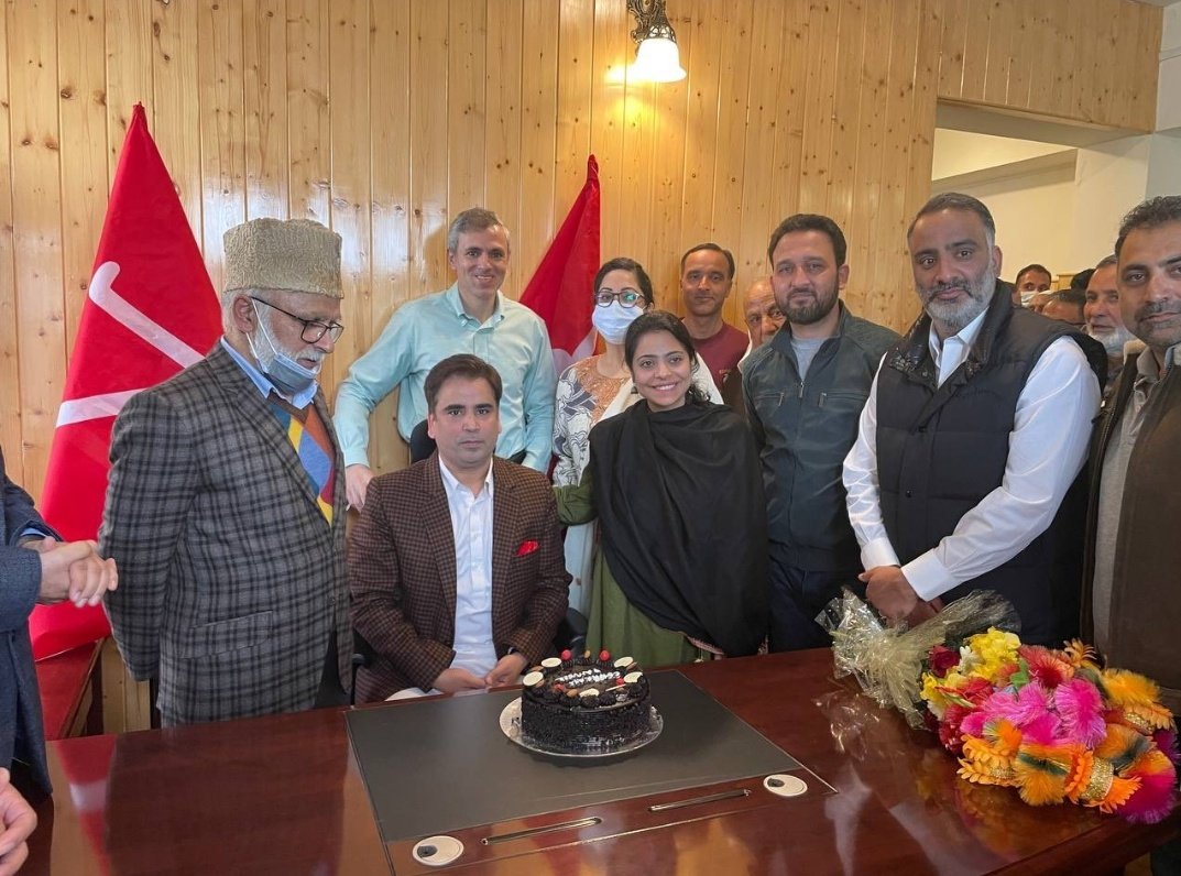 JKNCganderbal's tweet photo. Vice-President @OmarAbdullah felicitates Chief Spokesperson @tanvirsadiq and team: State Spokesperson @ImranNDar, Provincial Spokesperson @IfraJan_. GS Ali Muhammad Sagar was present on the occasion. They congratulated them &amp; wished them good luck for strengthening the party. https://t.co/louwJn7EoJ