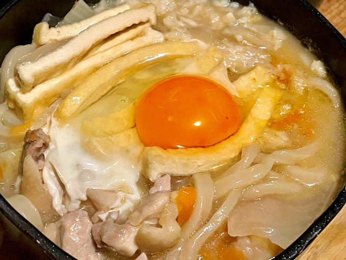 味噌煮込みうどんやってる 