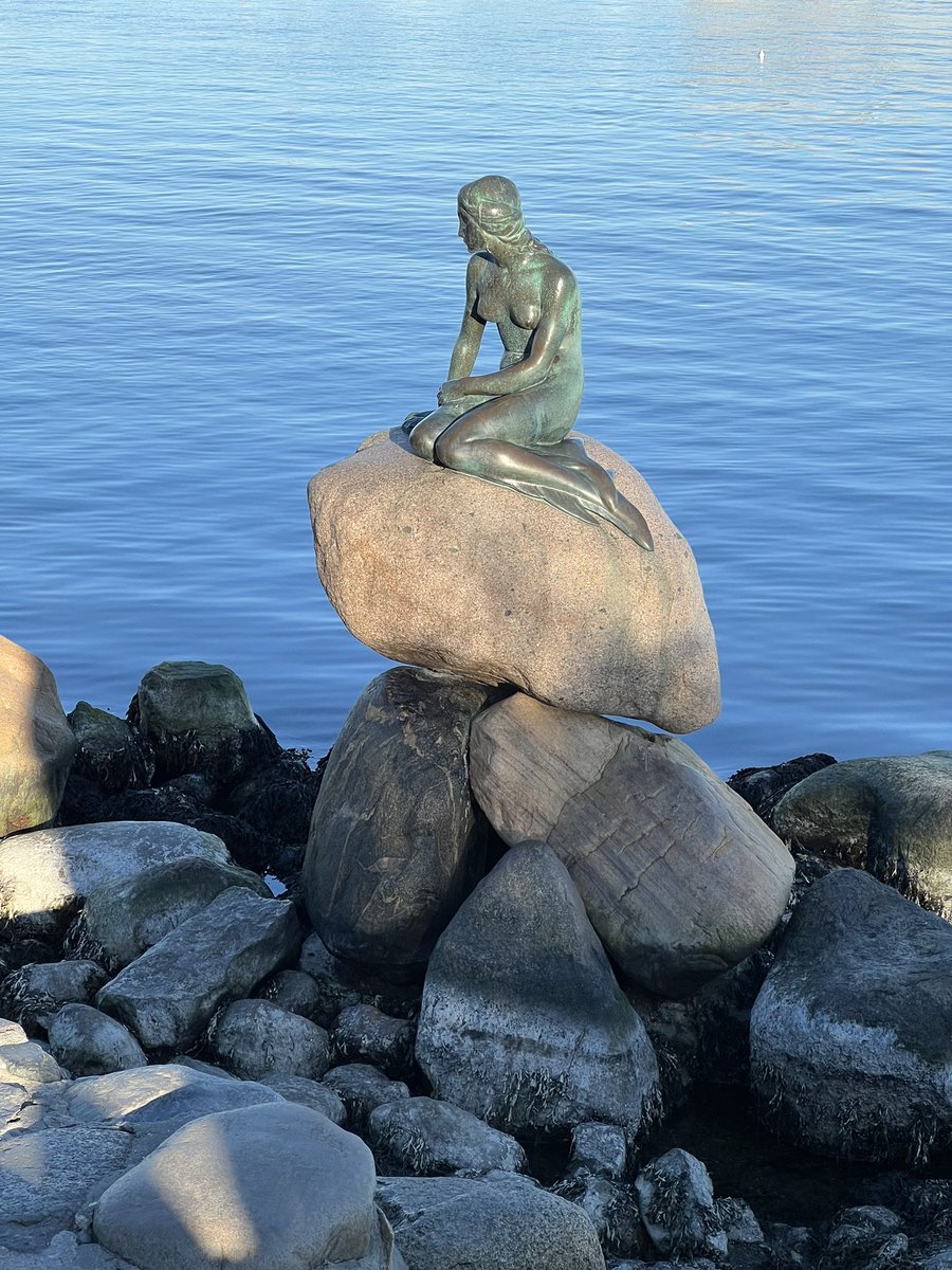 flute's tweet photo. Apparently it’s you either love or hate the mermaid after you’ve seen it.  I really have no preference either way. 

#Copenhagen https://t.co/fRLAaaFtFt