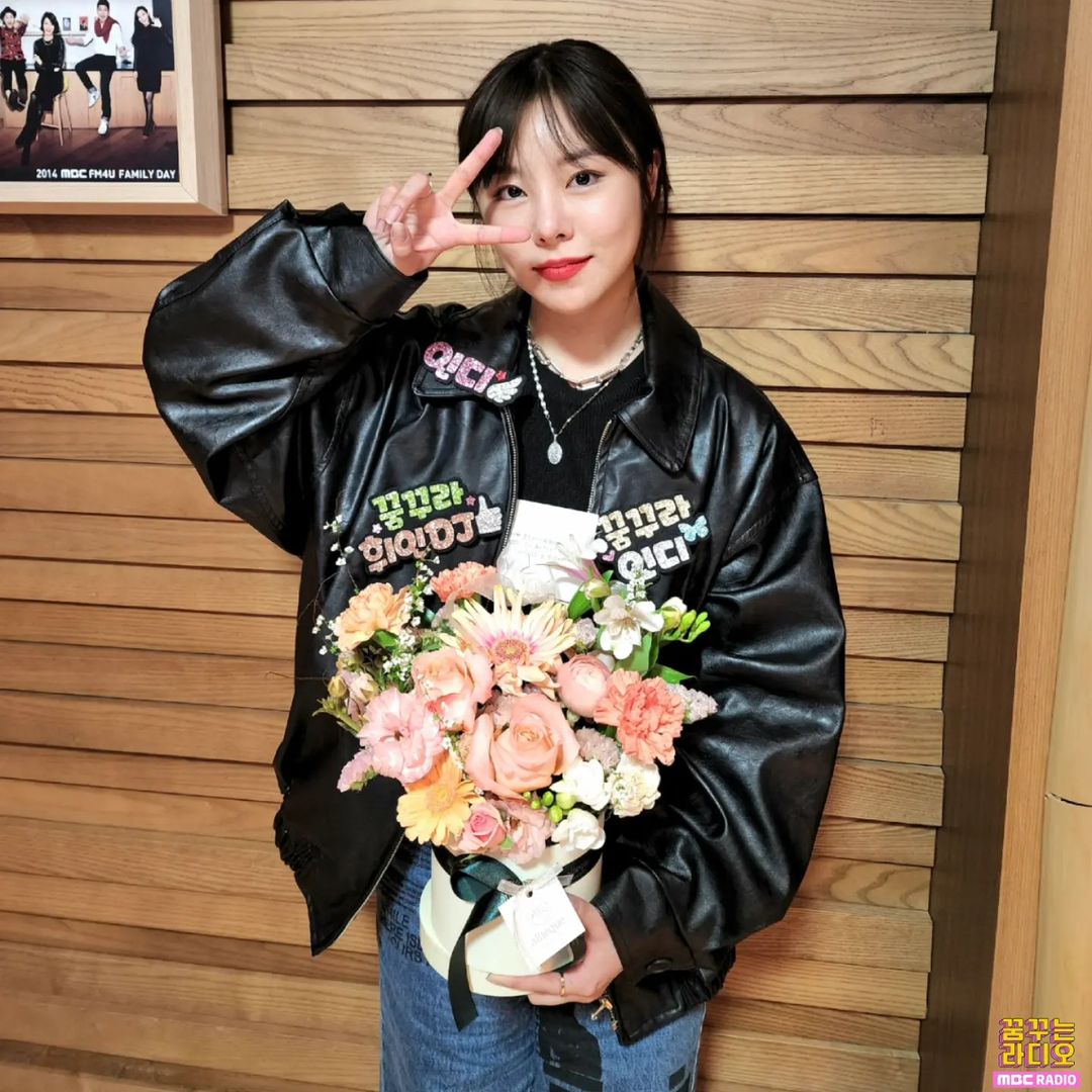 WHEElN_MY's tweet photo. [📸 IG] 220319 dreamradio_mbc

💫Dream Radio💫
#WheeinInD #SavedPictureInD #SelfieMasterInD 

Thanks to In-D's sweet voice throughout the show,
Make sure to sleep tight tonight too😘

🔗https://t.co/lBXtz8EGCy

#WHEEIN #휘인 #MAMAMOO #마마무
@RBW_MAMAMOO @THEL1VE_LABEL https://t.co/yNxqpwQfwx