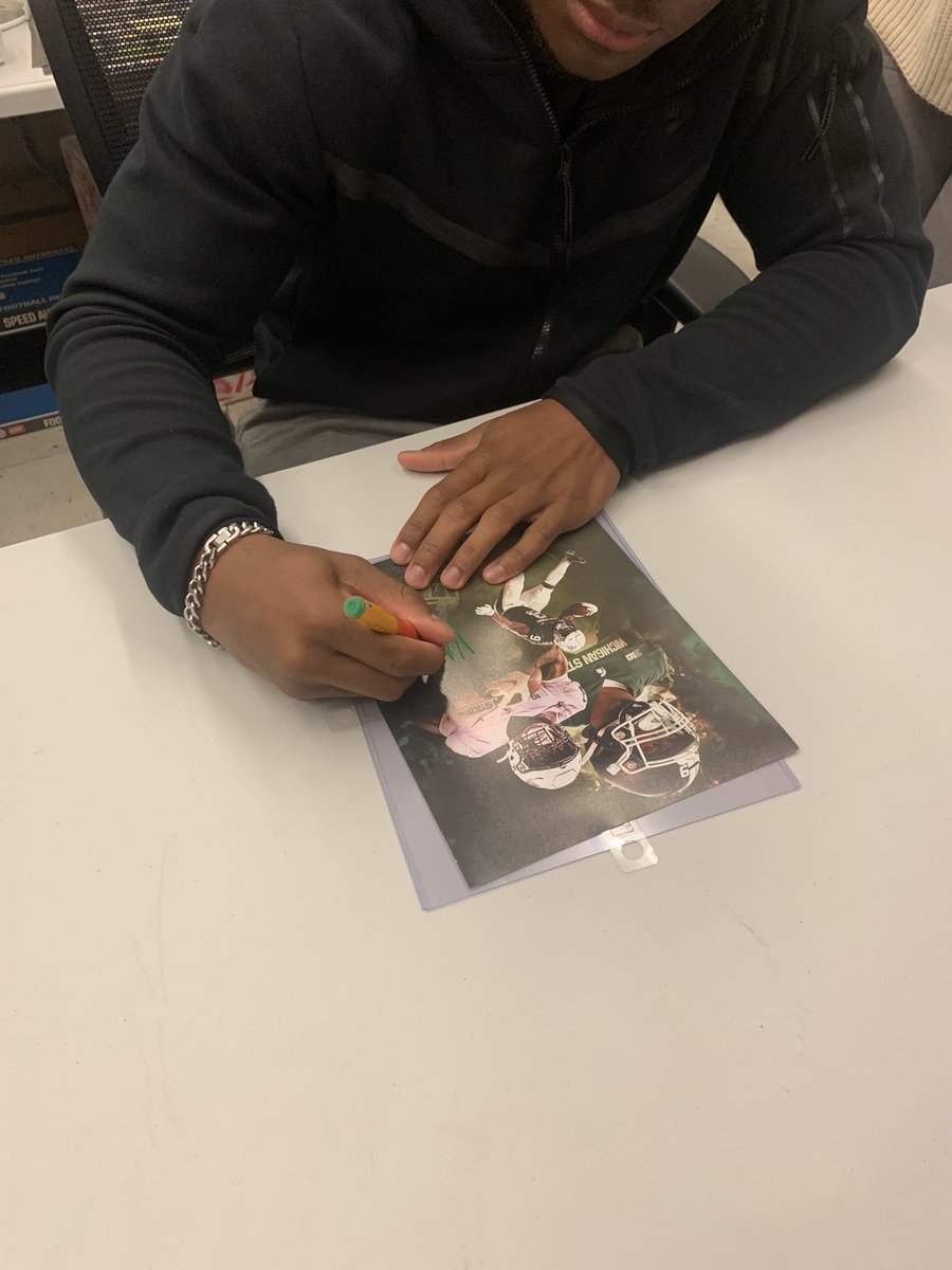 JoshPaauwe (@joshpaauwe2725) on Twitter photo Thank you <a href="/ProSportsZone1/">Pro Sports Zone</a> for the VIP treatment to have the kiddos meet <a href="/Kenneth_Walker9/">𝒦ℰ𝒩𝒩ℰ𝒯ℋ 𝒲𝒜ℒ𝒦ℰℛ ℐℐℐ🤍</a> today! Great young man, can’t wait to see him in the NFL! Go Green! Thank you <a href="/ProSportsZone1/">Pro Sports Zone</a> for the VIP treatment to have the kiddos meet <a href="/Kenneth_Walker9/">𝒦ℰ𝒩𝒩ℰ𝒯ℋ 𝒲𝒜ℒ𝒦ℰℛ ℐℐℐ🤍</a> today! Great young man, can’t wait to see him in the NFL! Go Green!