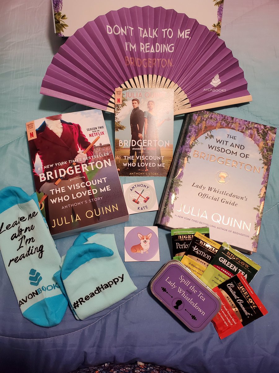 GRgenius's tweet photo. #inmymailbox bookish wonders yesterday ... #bridgertongiftbox @avonbooks 😍😍😍
(Thank you!) https://t.co/4g5C7wpcQM
