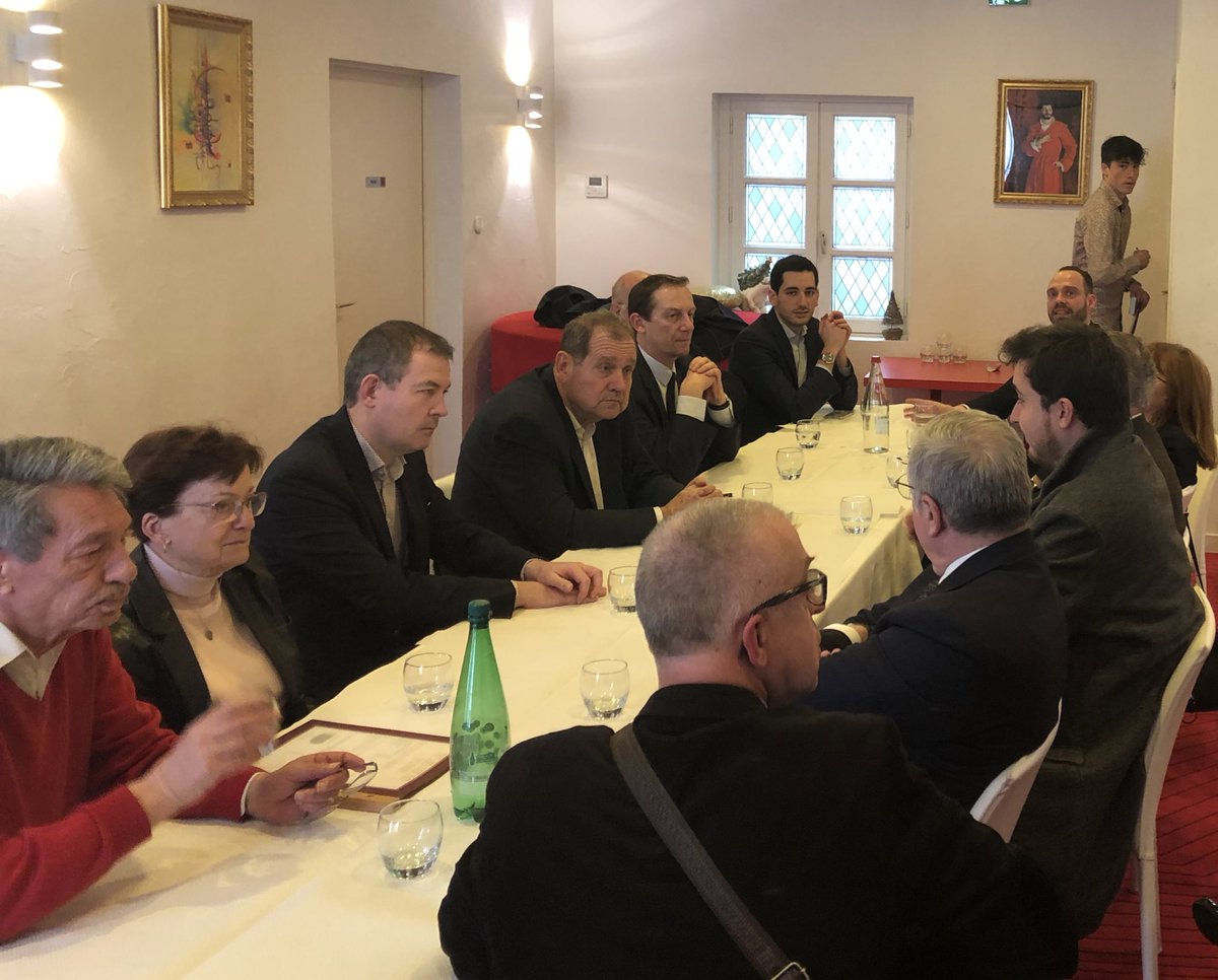 Merci à mon collègue <a href="/YvesBouloux/">Yves Bouloux</a>, au Secrétaire départemental Michel Savattier et au conseiller régional <a href="/NEDELECRonan1/">NEDELEC Ronan</a> pour ce dynamique échange à #Poitiers avec les cadres de <a href="/LRVienne/">Les Républicains 86</a> sur le projet de franche rupture que <a href="/vpecresse/">Valérie Pécresse</a> porte pour notre #École.

#Pecresse2022