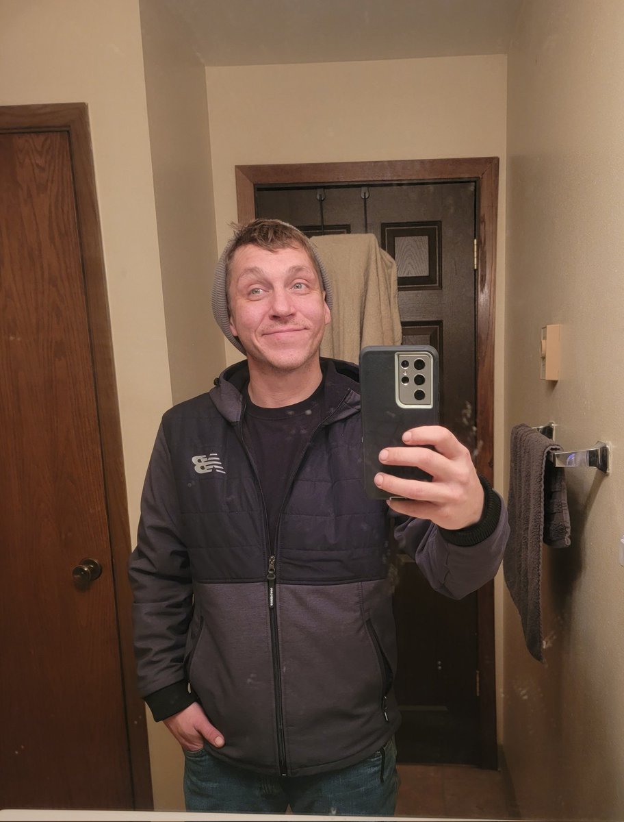 apprentice322's tweet image. Happy saturday everyone! Sending #PositiveVibesOnly to everyone! Defiently bringing back the mirror #selfie of 2009 🤣🤣 hanging out with my pops and the kiddos today watching some March madness! #spreadlove #RecoveryPosse #wedorecover #fellowship #soberlife #dadlife #loveyouall
