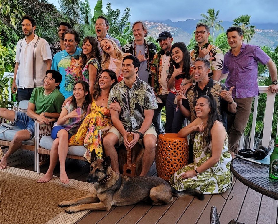 NoahMillsFans's tweet photo. "That's a wrap. Season 1 of #NCISHawaii is in the books &amp; you all in for a treat. I adore these people.I don't have words. Just thank you". 📸Mark Gessner's IG #NoahMills #MarkGessner #JasonAntoon #AlexTarrant #YasmineAlBustami #VanessaLachey #ToriAnderson # https://t.co/tw1kvEUIrH
