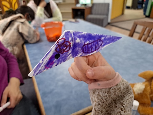NoBrunsLibrary's tweet photo. Hope everyone had a great time this morning creating #origami finger #puppets! Thanks so much for joining us! Keep an eye out for more indoor #crafts this April. #puppets #birds #crafts #origamipuppets #libraryprogramsrock #northbrunswicknj #northbrunswicklibrary https://t.co/CptwiRudnR