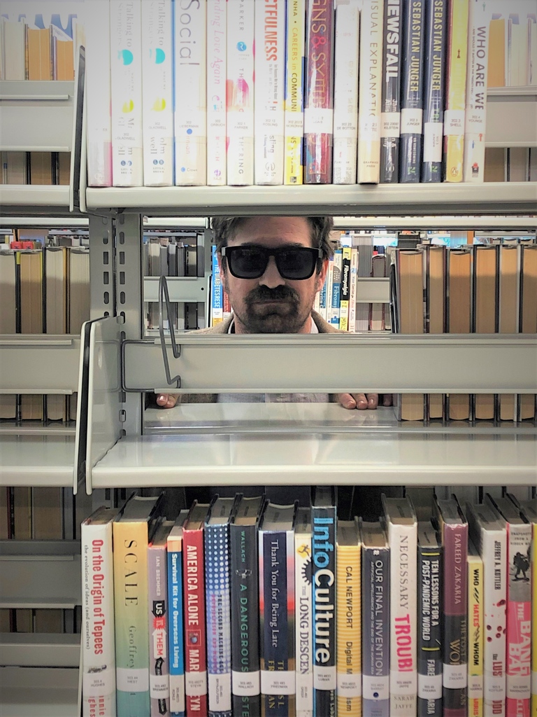 SDPublicLibrary's tweet image. Trevor, branch manager of #CollegeRolandoLibrary is giving his best wake-up stare 👀⏰🛌🏿

The book stacks are piled high, staff are ready and we&apos;ve just got thirty minutes till we go live for Great Books You May Have Missed! Don&apos;t miss out! sandiego.librarymarket.com/event/great-bo…