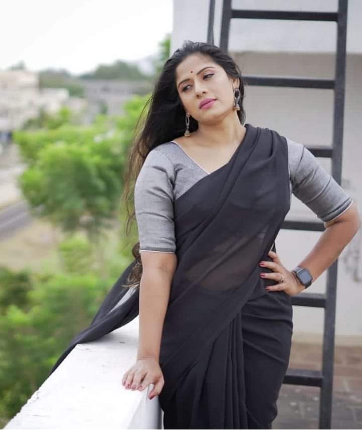 Moms lovable son on Twitter "Gumthaa aunty.... sexy expression.and