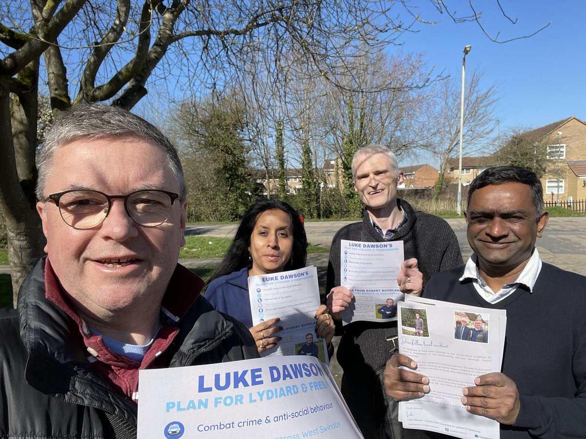 RobertBuckland's tweet photo. Another great campaigning Saturday with our South #Swindon team #localelections2022 @TorySwindon @Conservatives #workingallyearround @LukeDawsonLF @gsum66 @gattapur_suresh @BazilSolomon https://t.co/4aoLQNg2zg
