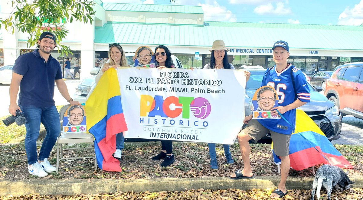 ProgresistasMIA's tweet photo. En Miami, Broward y Palm Beach animando a la Colombianidad a votar por el #PactoHistorico, en supermercados y otros negocios Colombianos!!
⚠️Tenemos 11 dias para registrar la cedula!⚠️
#Elecciones2022 #PetroPresidente #MiamiHumana
@petrogustavo @GustavoBolivar @CarlosNValnera https://t.co/V6RsS5F4R0