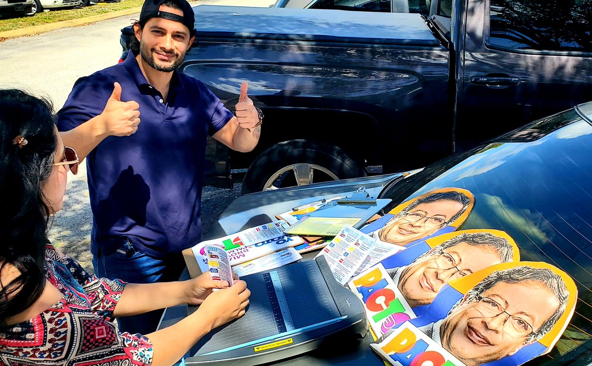 ProgresistasMIA's tweet photo. En Miami, Broward y Palm Beach animando a la Colombianidad a votar por el #PactoHistorico, en supermercados y otros negocios Colombianos!!
⚠️Tenemos 11 dias para registrar la cedula!⚠️
#Elecciones2022 #PetroPresidente #MiamiHumana
@petrogustavo @GustavoBolivar @CarlosNValnera https://t.co/V6RsS5F4R0