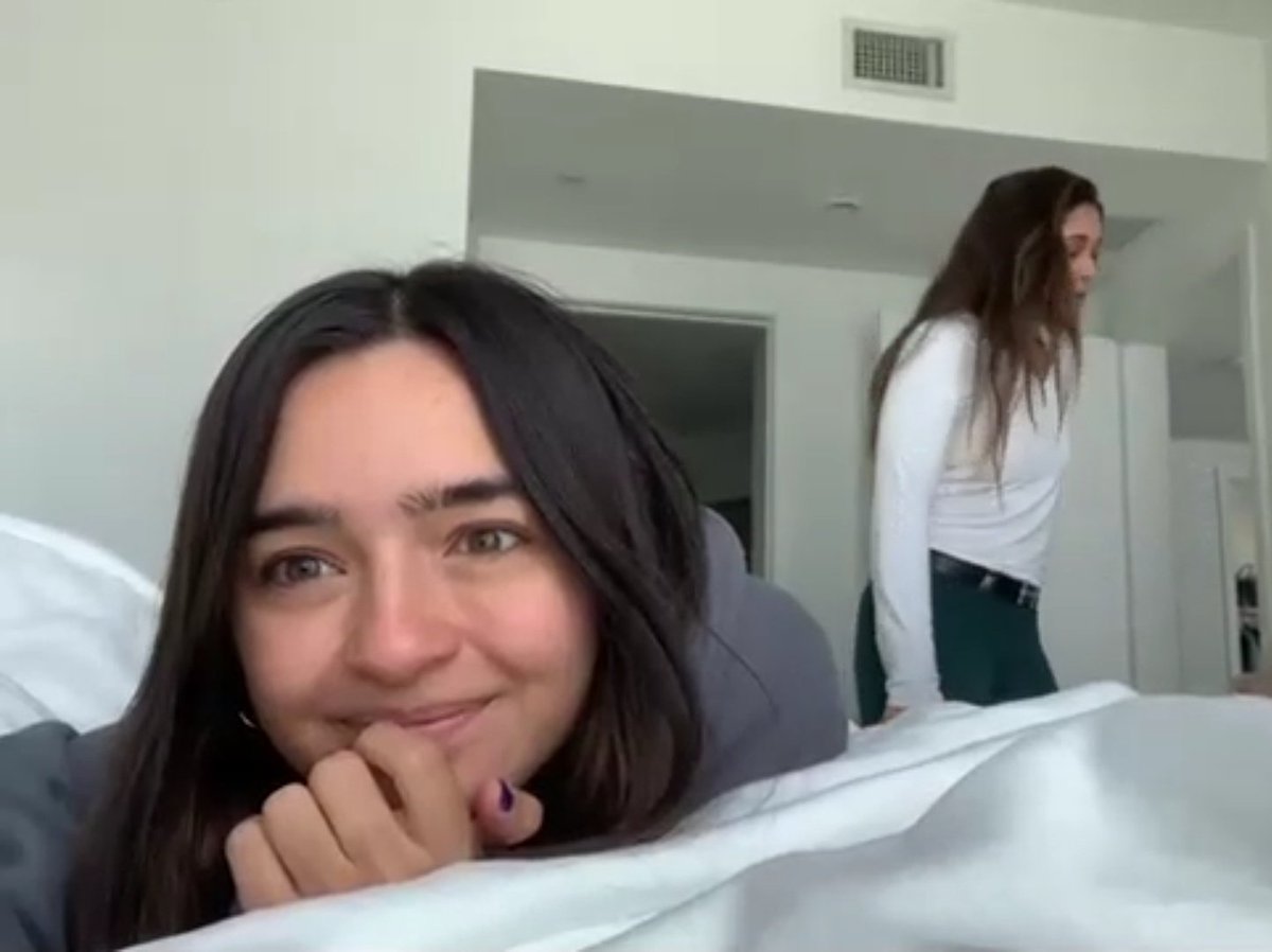 druggedcalle's tweet photo. LA CARITA DE POCHÉ CUANDO LLEGÓ CALLE😭😭 https://t.co/NUGcp97Cpp