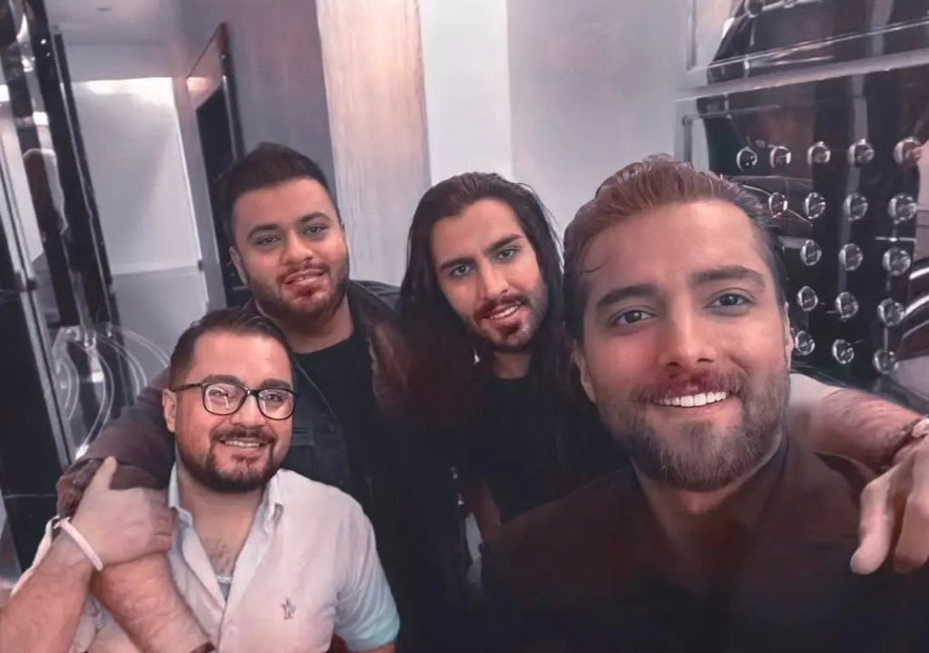 yasiheaven's tweet photo. برای بار چندم بهم ثابت شد؛
هیچی ارزششو نداره تا ابد فنتونم:)
#ماکان_بند https://t.co/LP3YNgtDJL