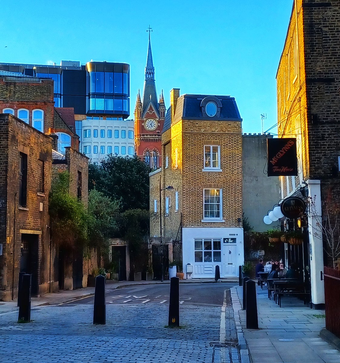 AnotherAngle7's tweet photo. Hidden London
#urbanspring #kingscross #mobilephotography #london #travel #photography @ThePhotoHour https://t.co/mP8KBsmtC0