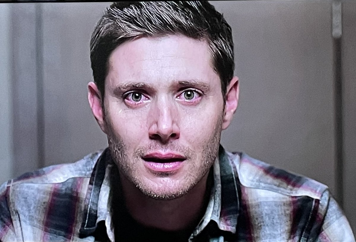 AniRobb's tweet photo. The despair, fear, sadness &amp; emotion on Deans face when he’s trying to remember his name
absolutely has me in tears every time 😢 

I wonder what @JensenAckles had in his mind while filming, to get this much sorrow 🤔 

#SPNFamily #RegardingDean #Supernatural #DeanWinchester https://t.co/6fw4mfM5c7