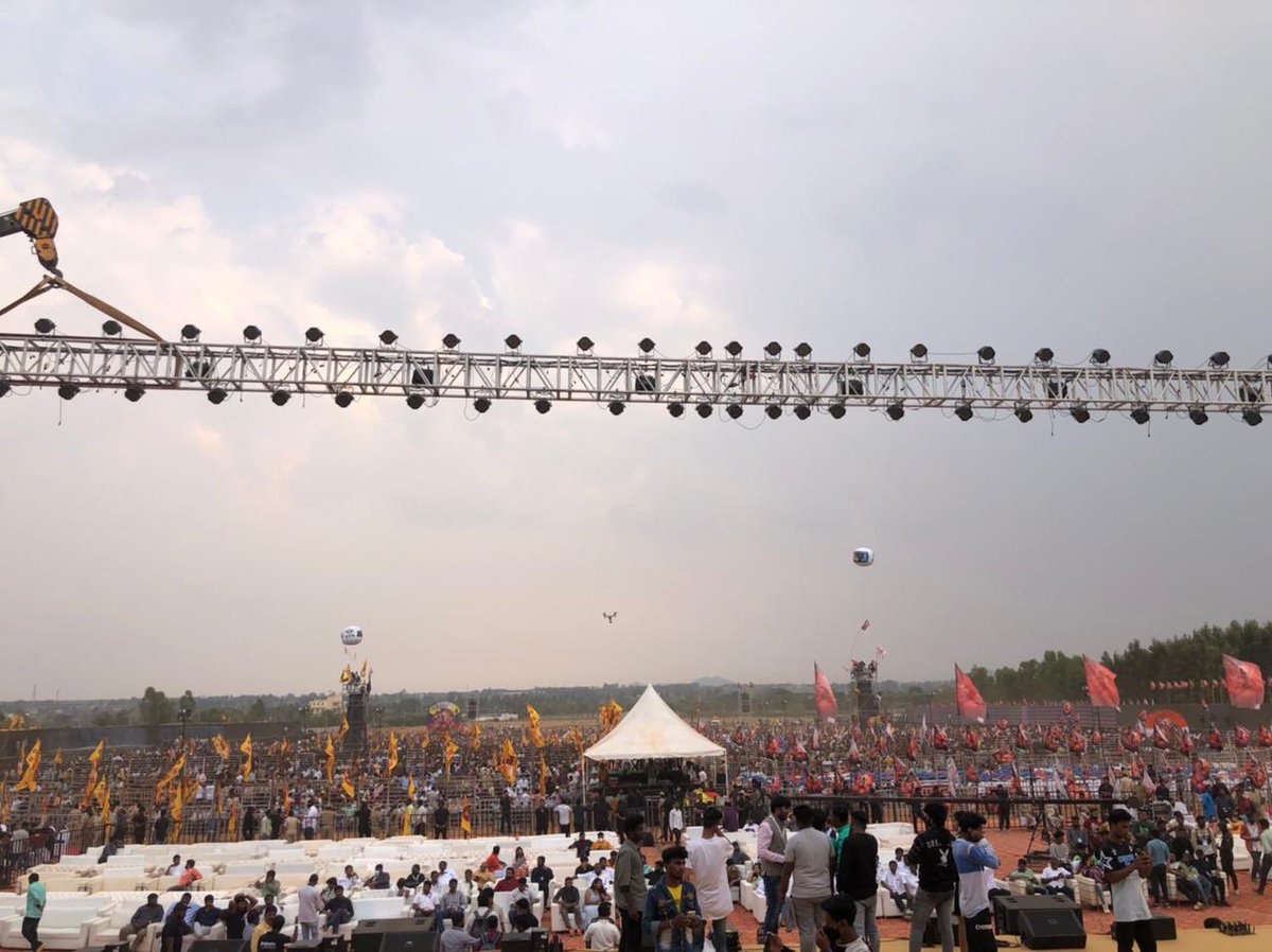 Bellamkonda11's tweet photo. నందమూరి బిడ్డ 🔥
#Thokkukuntupovaale
#RRRPreReleaseEventLIVE https://t.co/JjLNILhWmm