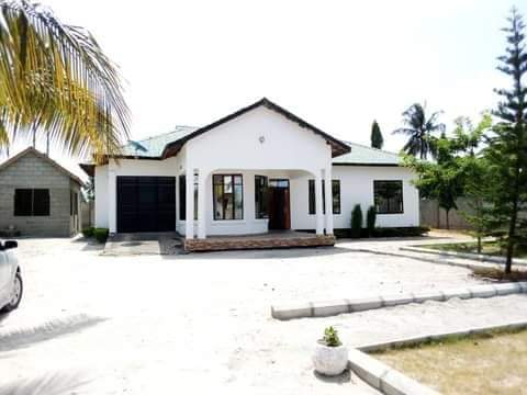 dalalitesha's tweet photo. HOUSE FOR SALE
LOCATION NEAR CHANIKA BUYUNI
FIXED PRICE: MILION 90
4BedRoom &amp; 2Self Contained &amp; Kitchen &amp; Dinning &amp; SittingRoom &amp; Public Toilet &amp; Allumminium Windows Sliding &amp; Car Parking Space

CONTACT:
0714-021698---WhatsApp
0754-470902
0788-193206 === TESHA https://t.co/gn35zRAzIU