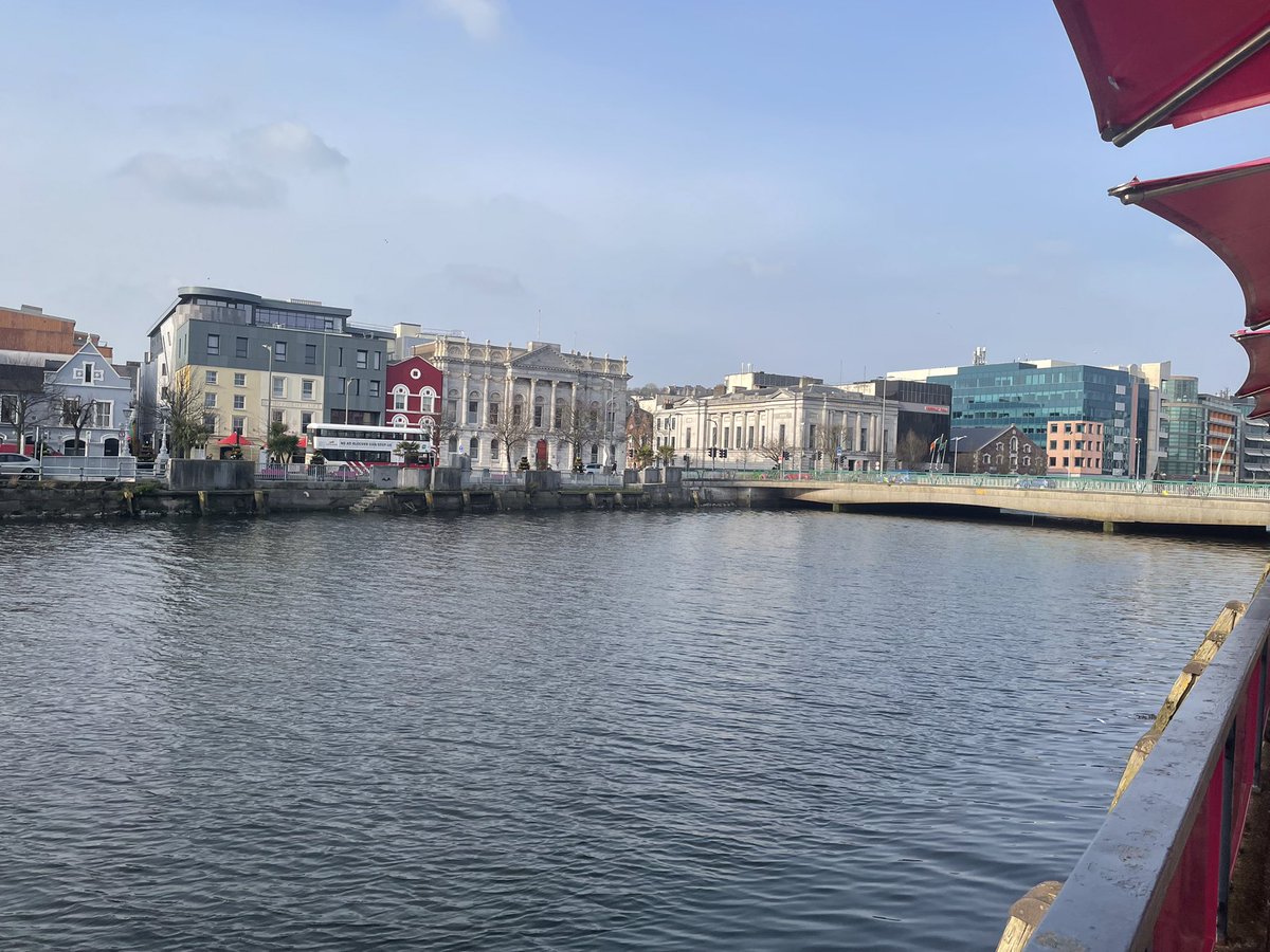 torban69's tweet photo. Glorious evening out there, but that wind feels like it’s straight from Siberia. #Cork 🥶
#DamnYouPutin https://t.co/Pczhdw4Y2U