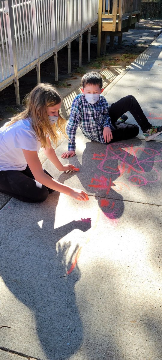 MissHatFHES's tweet photo. Math is more fun when it's ☀️ with a high of 75°!
#FHESfamily #sohappytogether #throwbacklesson https://t.co/uyq5OaXOGW