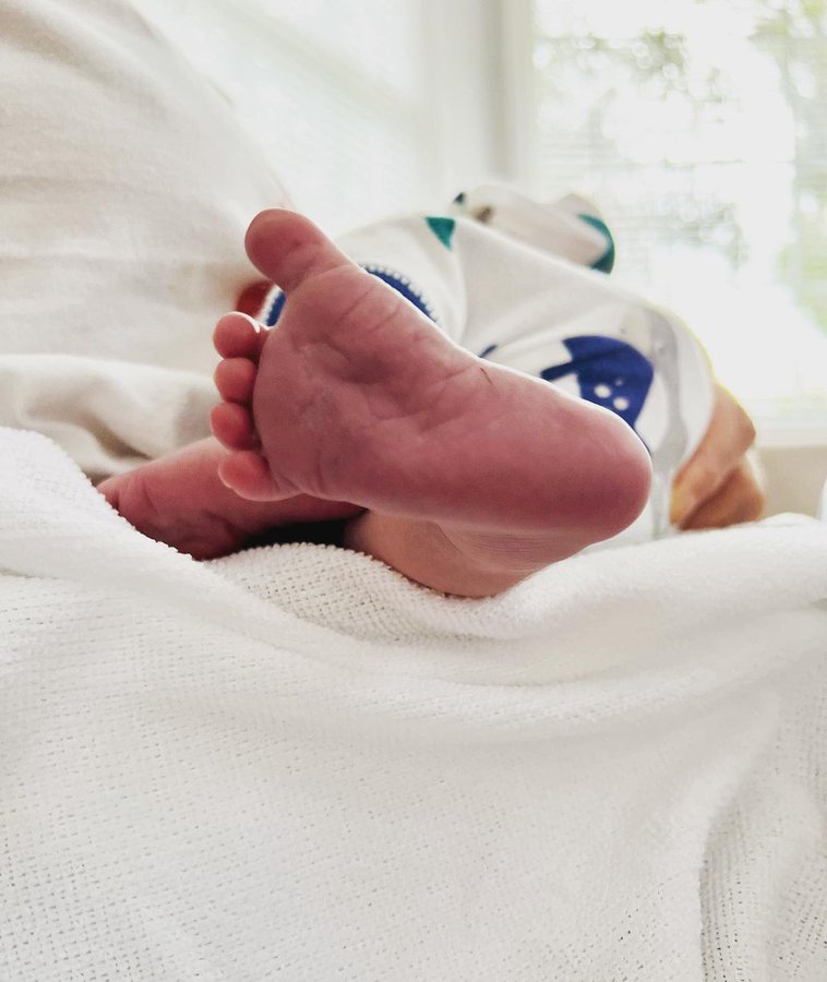 MyDrugLovato's tweet photo. bob y eliza por fin son papas y estan cumpliendo todos sus sueños juntos, estoy asi : https://t.co/4oMt5ETP1W