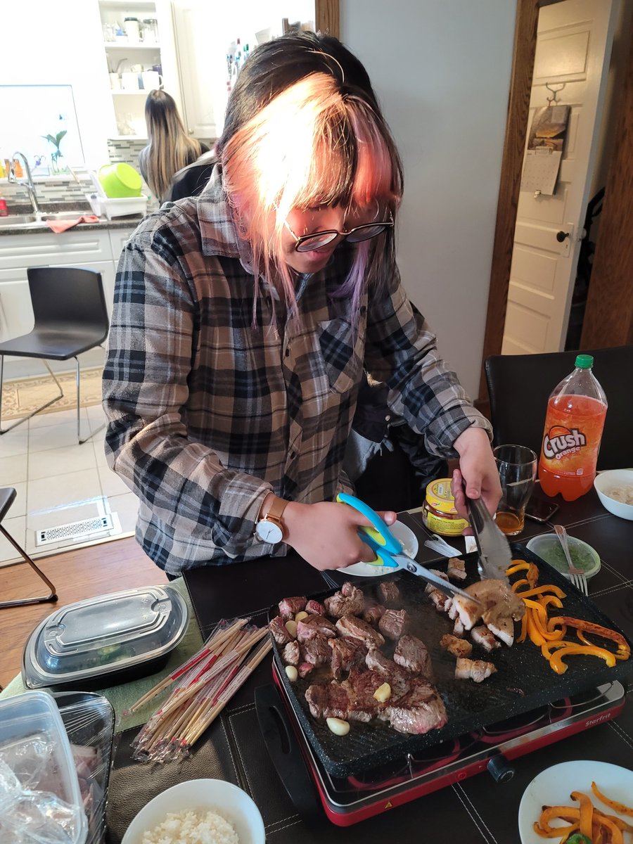 Niteblew's tweet photo. Kbbq day https://t.co/3fpKIXnf3z
