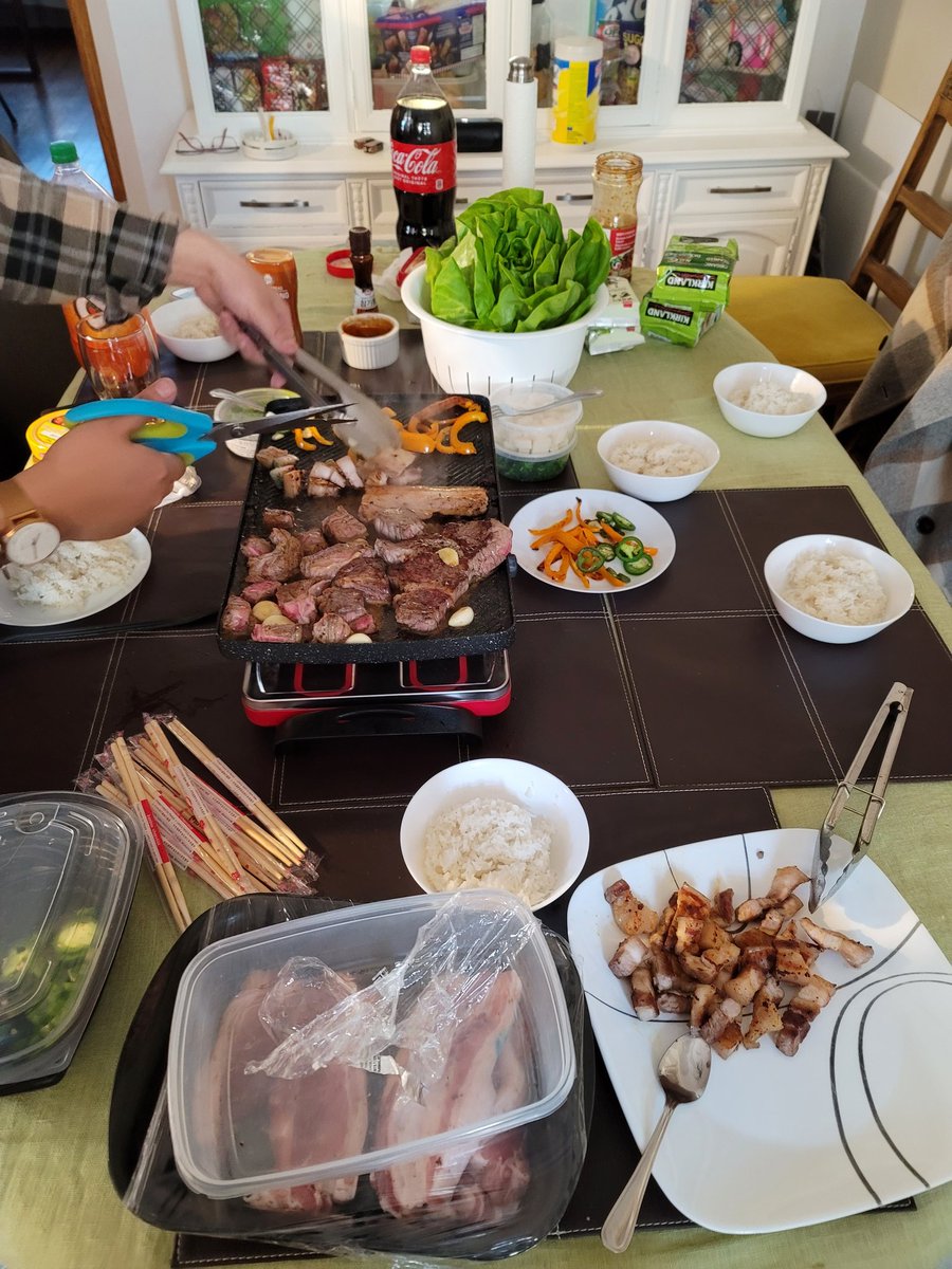 Niteblew's tweet photo. Kbbq day https://t.co/3fpKIXnf3z