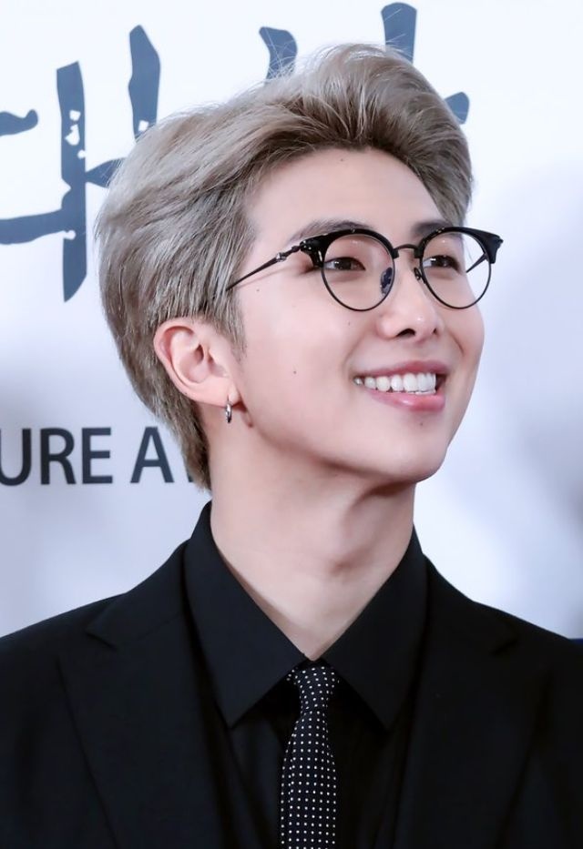 Serenity_1101's tweet photo. | INFO 💜 |

Hoy hace 7 años, nuestro lider, el querido presidente de nuestra nacion, Kim Namjoon, nos regaló su primer mixtape con 11 asombrosas canciones y el MV de Do You! 🔥🔥🔥🔥
#KimNamjoon #RM #RapMonster #Rm2015 #DoYou https://t.co/M4GVBN3oZc