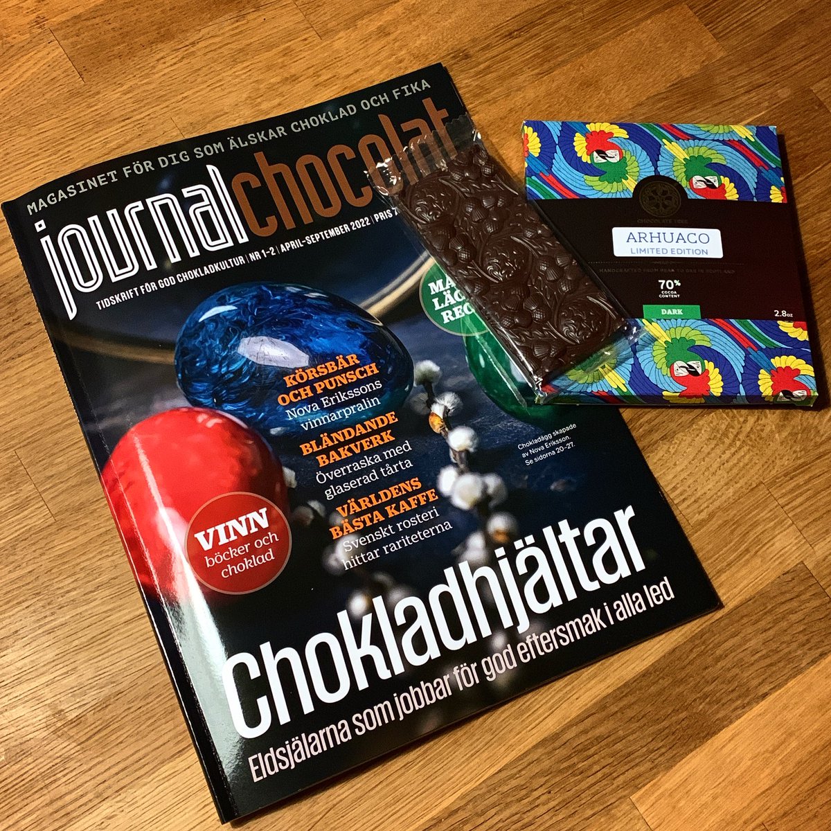 Nytt nummer av Journal Chocolat ute! Den nya Limited Edition-chokladen från Chocolate Tree med kakao från Arhuaco-folket i Colombia passar bra till läsningen. #choklad #beantobar #skottland #colombia