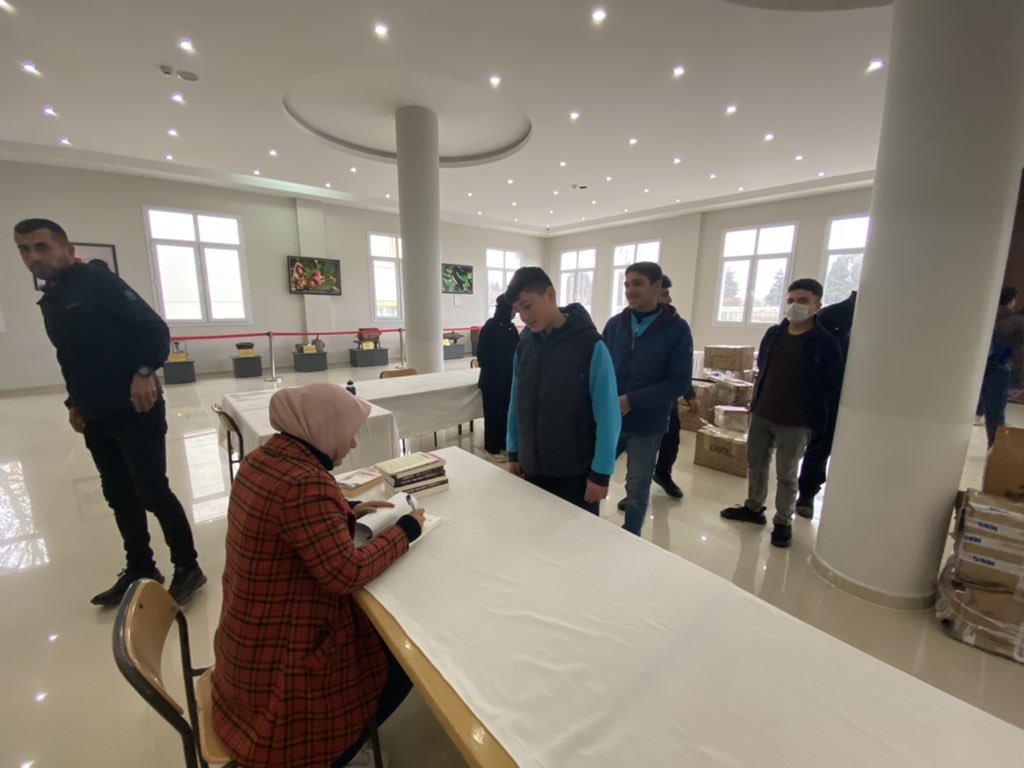 Derneğimizin de organizesinide yer aldığı 1.BİRECİK KİTAP FUARI için tüm hazırlıklar tamamlandı.Birbirinden değerli yazarların da katılacağı fuarımıza tüm kardeşlerimizi bekliyoruz. @gulsengazel_ <a href="/yalszuanlar/">Sadık Yalsızuçanlar</a> <a href="/sitkiaslanhan/">Sıtkı Aslanhan</a> <a href="/TurgutMehdi/">Mehdi TURĞUT</a> <a href="/mehmetnezirg/">mehmet nezir gül</a> @suphicicek2 <a href="/kadirdumankd/">🇹🇷 Kadir Duman 🇹🇷</a>