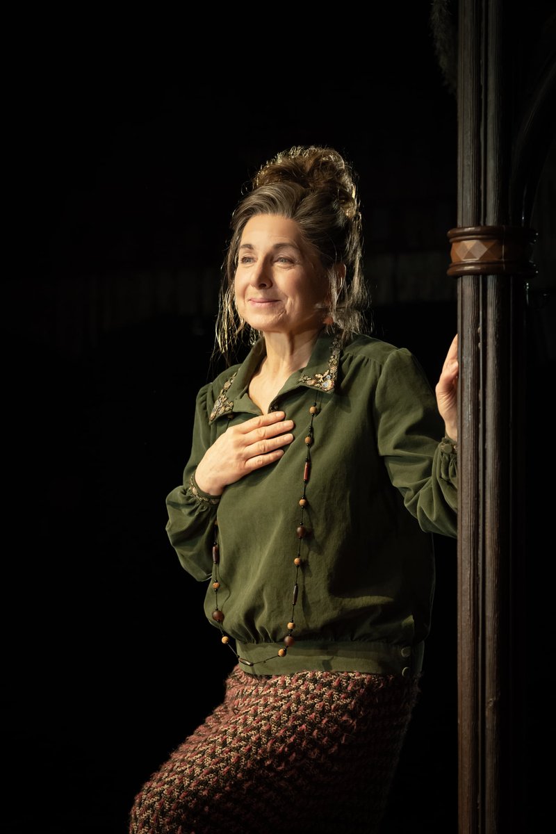 Tonight, the Kit Kat Club says auf wiedersehen &amp; à bientôt to Omari Douglas, Liza Sadovy, Jessie Buckley and Eddie Redmayne. Thank you for being perfectly marvellous.

📸 <a href="/brennerphotos/">Marc Brenner</a>