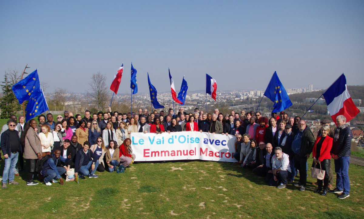 avecvous95's tweet photo. Les militants et les élus de la majorité présidentielle du Val d'Oise étaient ensemble réunis aujourd'hui. #avecvous  🇫🇷🇪🇺
Donnons #5ansdeplus à 
@emmanuelmacron
 ! J-23 💪🏻💪🏻 

#MajoritéPrésidentielle #EmmanuelMacronAvecVous https://t.co/pbvT6dtCUI