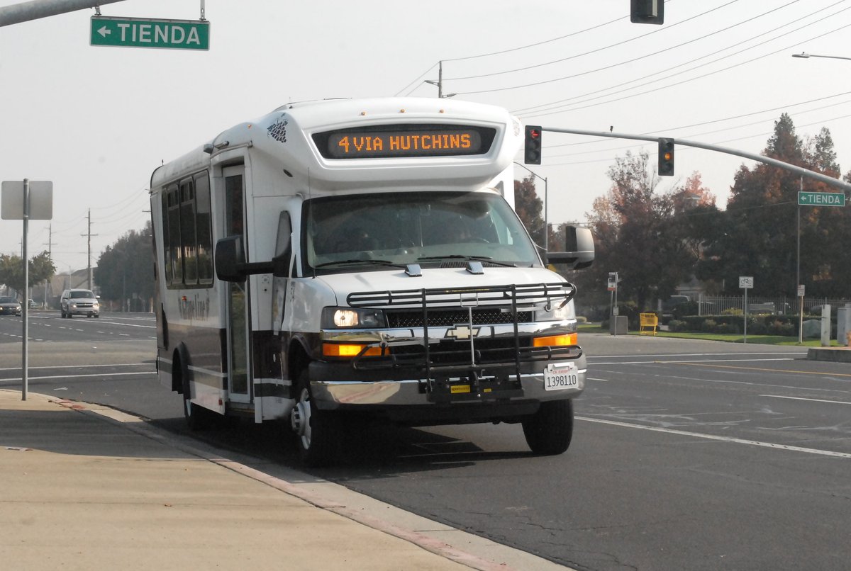 anthonynachor's tweet image. Four days before turning 34, and four different bus types are available: an MCI D4500 with #goldengatetransit, a New Flyer D40LF with #santarosacitybus, a Gillig all-electric replica trolleybus with #countyconnection, and an Arboc Spirit of Mobility with #lodigrapeline.