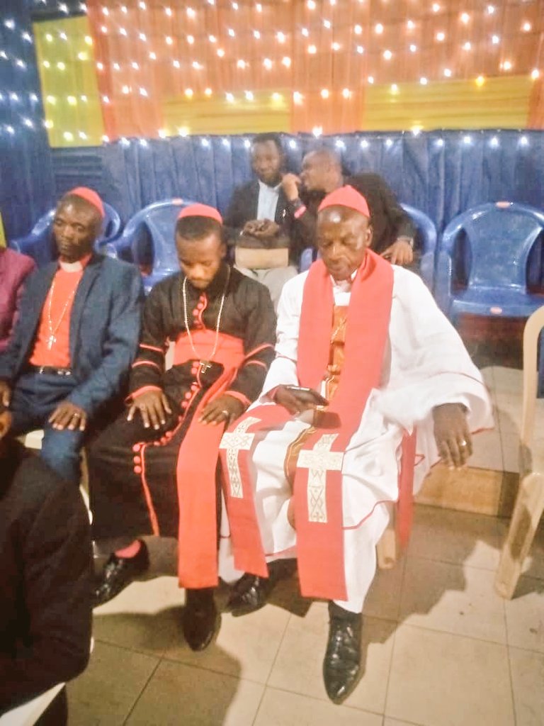 ChurchesGod's tweet photo. Le cardinal Archevêque Dr. OMBENI BALAGULA Elisha père de l'église CEID et Président de Synode National de CICG dans l'église pour le mariage de Bishop mulumemune Moïse https://t.co/FEyoKelXjm