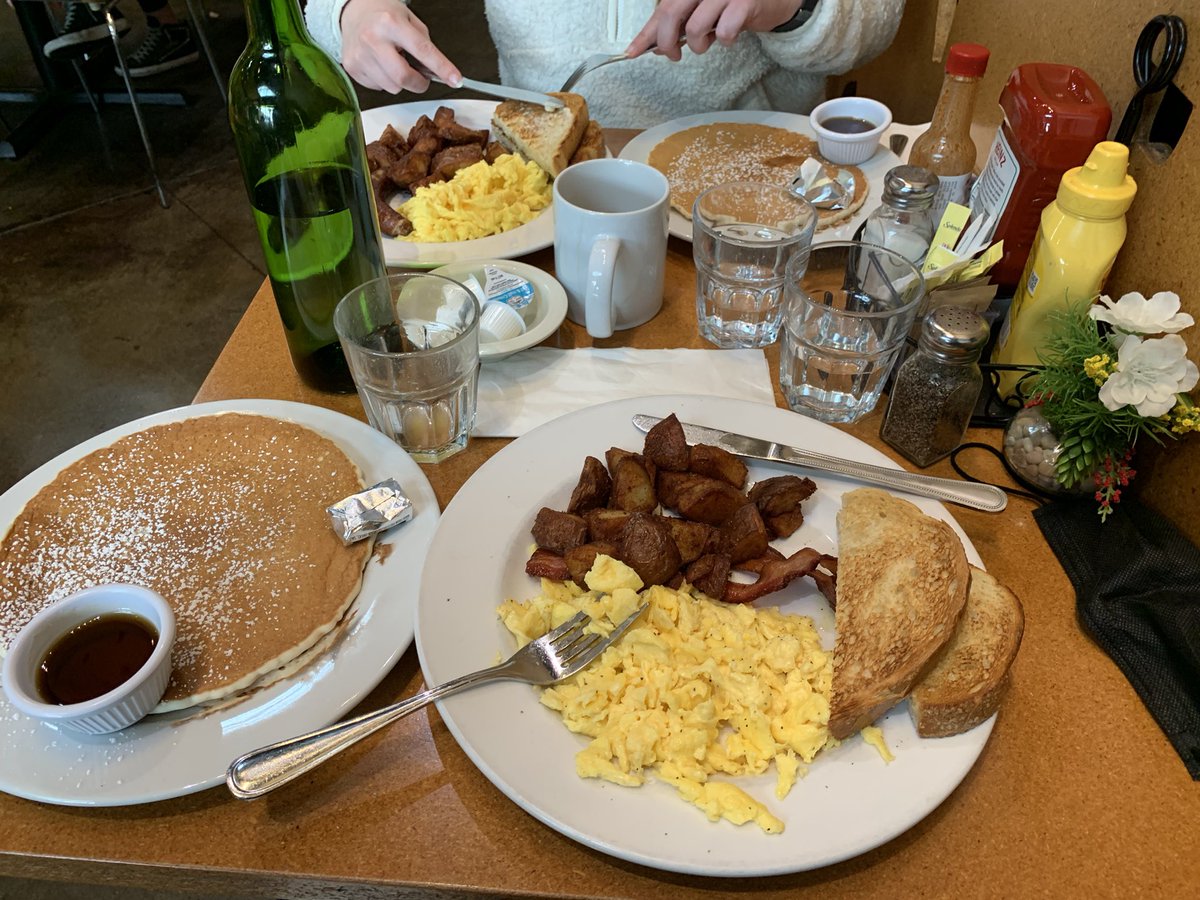 Chryptix's tweet photo. Gotta get that fuel for a day of cleaning followed by video games! Come catch the stream out @ https://t.co/DCKHvGOPFV  #StreamerCommunity #twitch #foodie #foodporn #heaven https://t.co/YPCxNMyFkZ