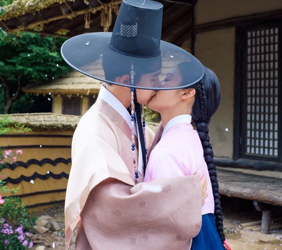 kyungyah's tweet photo. A (surprising long) thread about Kyungsoo's characters romantic partners/crushes https://t.co/rxVIg3AnDf