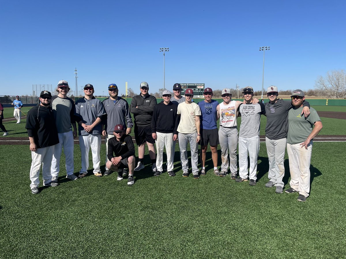 Great day at the yard! Huge thank you to our alumni for coming out for the Alumni scrimmage. It’s always so great to see the alumni and catch up.