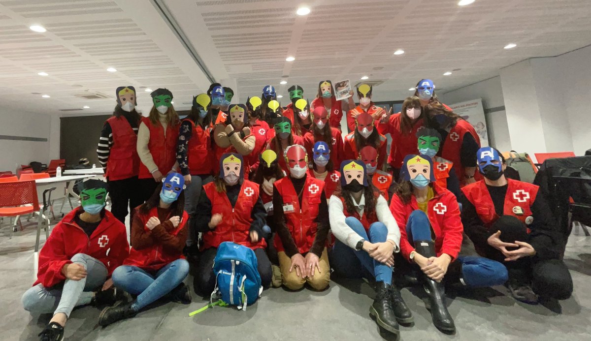 MariaChicoteCR's tweet image. El voluntariado del ERIE Psicosocial de @CreuRojaCAT no son superhéroes, son de carne y hueso, sin superpoderes, ni falta que les hace, son la mayor expresión de solidaridad. #Formación nuevos miembros ERIE Psicosocial 2022. Cuidamos de tu #SaludMental @emorist @martoriescobar