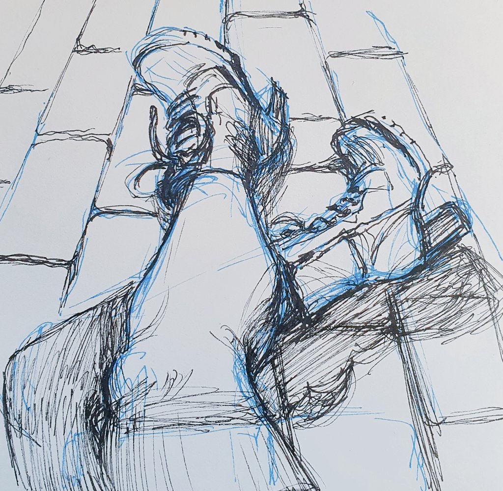 Smoll legs and cute shoes

#arttwt #artistsontwitter #sketchbook