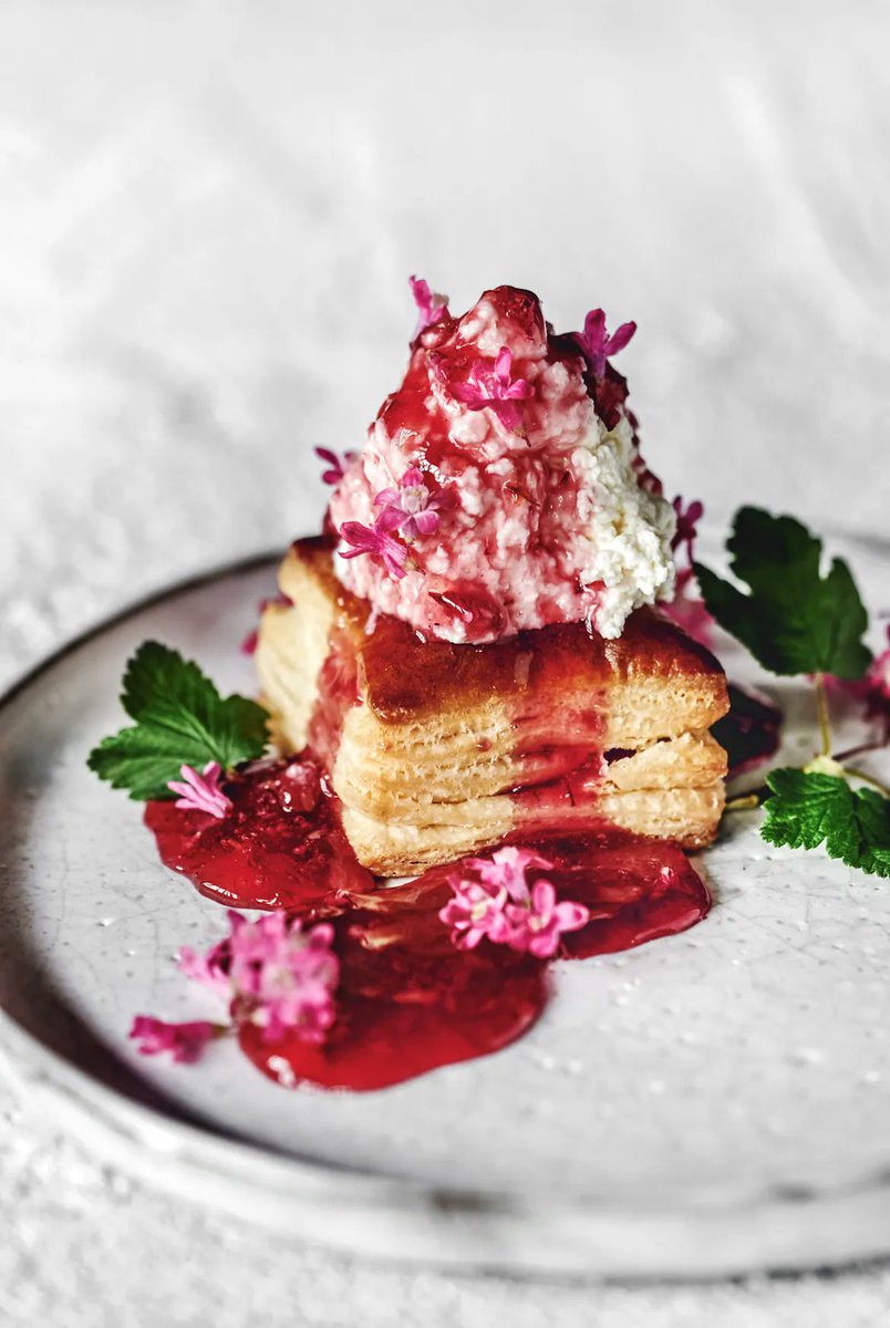 SPECIAL COOKING CLASS ALERT! 🌿 Join Shira Blustein &amp; Chef Brian Luptak for a Spring vegetable-focused class! The powerhouse duo behind Vancouver's beloved <a href="/AcornVancouver/">The Acorn</a> will teach you how to look at the season's produce in a whole new light. gourmetwarehouse.ca/sprouted-sprin…