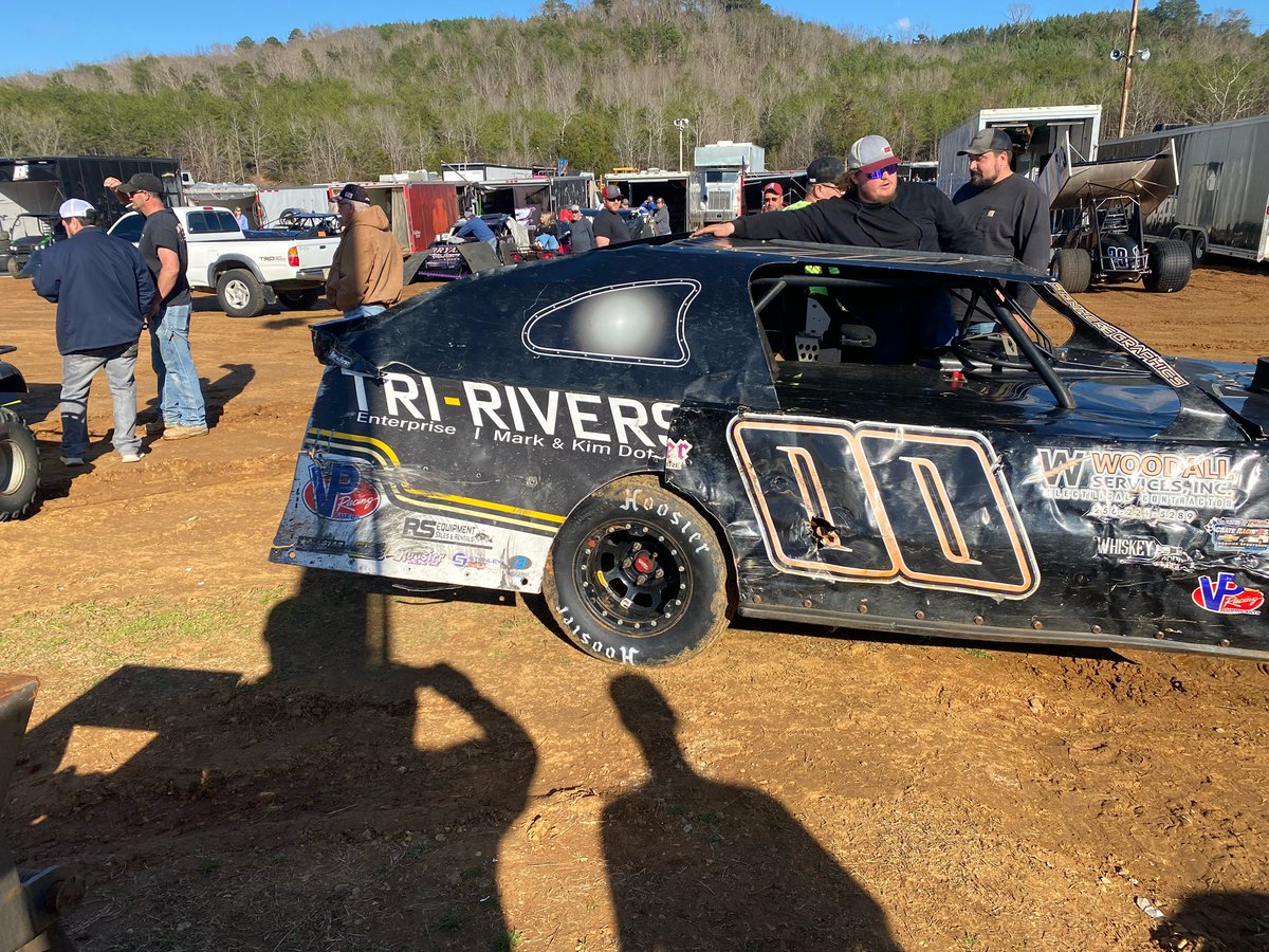 No doubt this ole boy gonna put on a show! #upcycle #TalladegaShortTrack #preowned 📷 :: Cale Finley