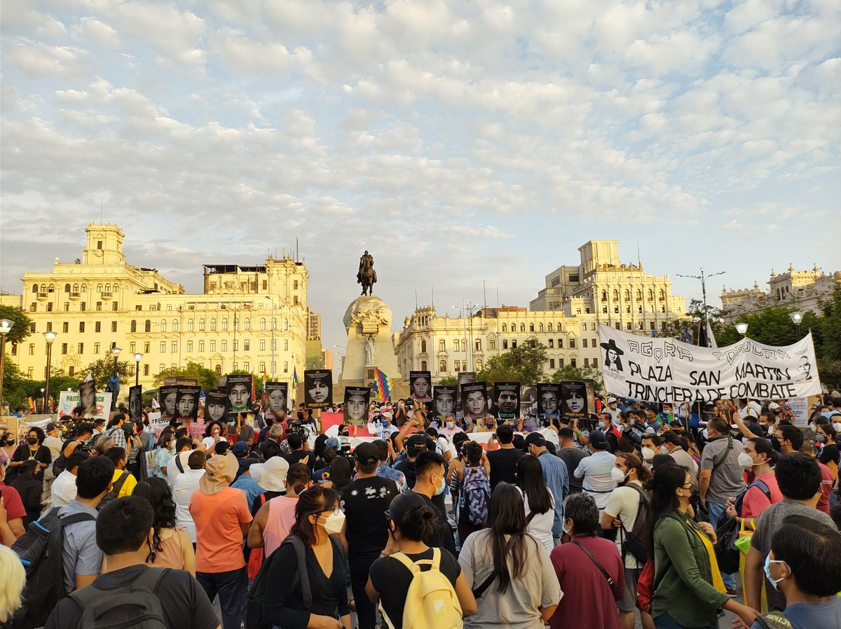 Cholega's tweet photo. Estamos agrupandonos en las previas para iniciar la marcha #IndultoEsInsulto https://t.co/s36MjhuBb7