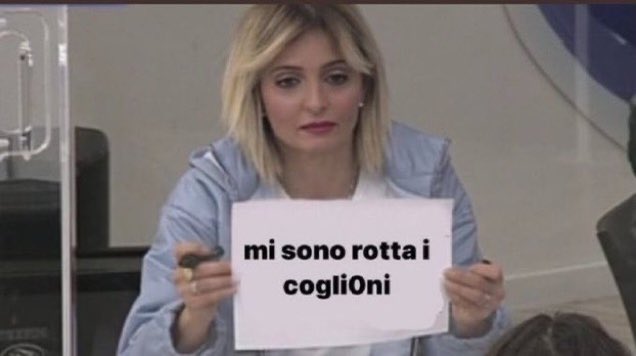 c__auroraa's tweet photo. alex oggettivamente superiore ma la giura è incapace e quindi non verrà valorizzato #Amici21 https://t.co/H1Q53Xw6EM