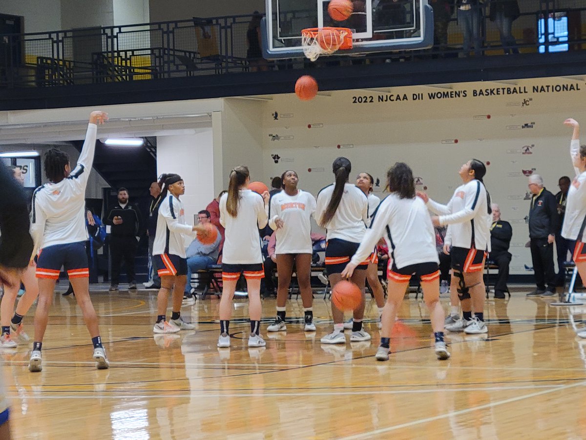 MCAthletics1924's tweet photo. We are under 3⃣0⃣ minutes away from opening tip for the NJCAA Division II National Championship!
#PathtoPortHuron #WeAreMC https://t.co/xfc4mcfeBo